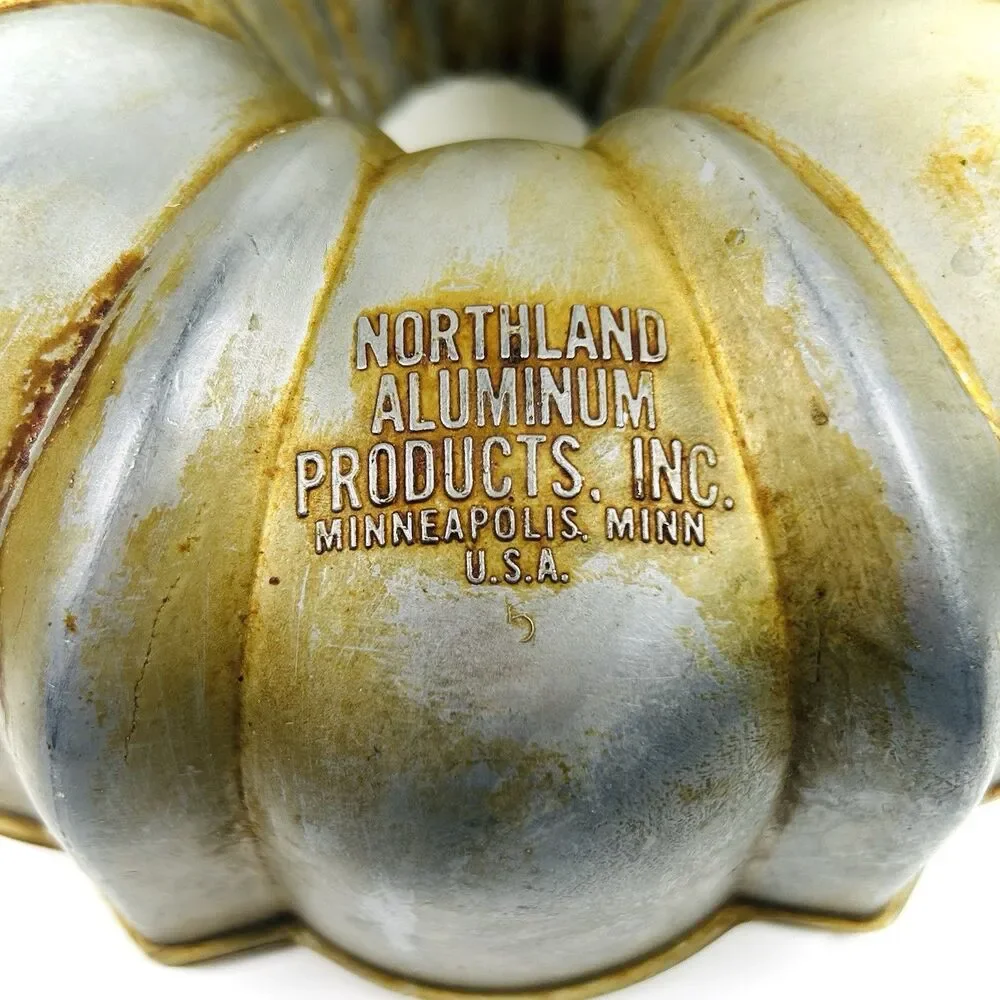 VTG Original Bundt Brand Northland Heavy Aluminum Fluted Tube Cake Pan USA 10 in